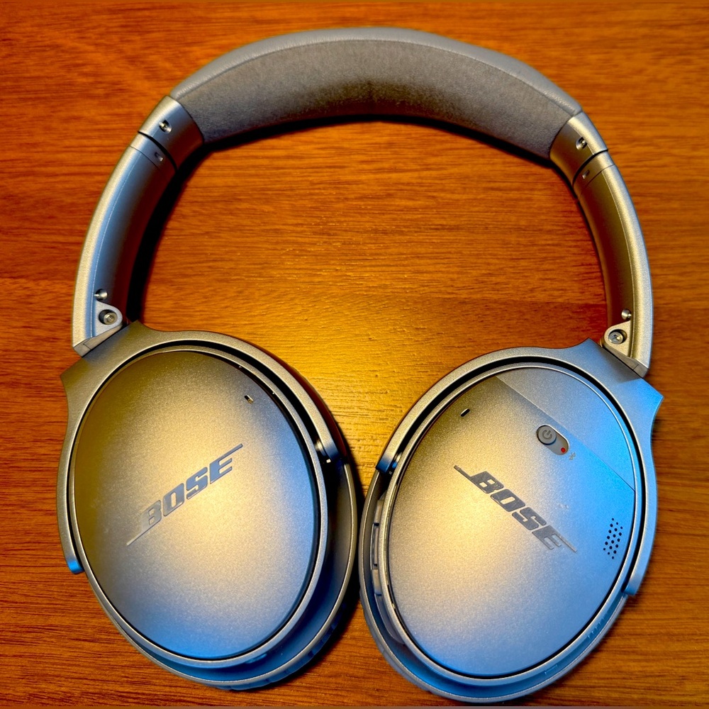 Bose QC35 Silver Noise Canceling Headphones